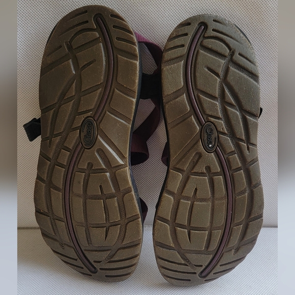 CHACO BURGANDY SANDALS (sz 7) - Picture 4 of 7